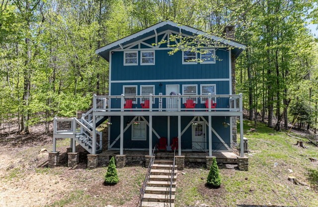 Huge House in amazing Beech Mountain with Game Room, Hot Tub, Sauna, & Fire Pit!