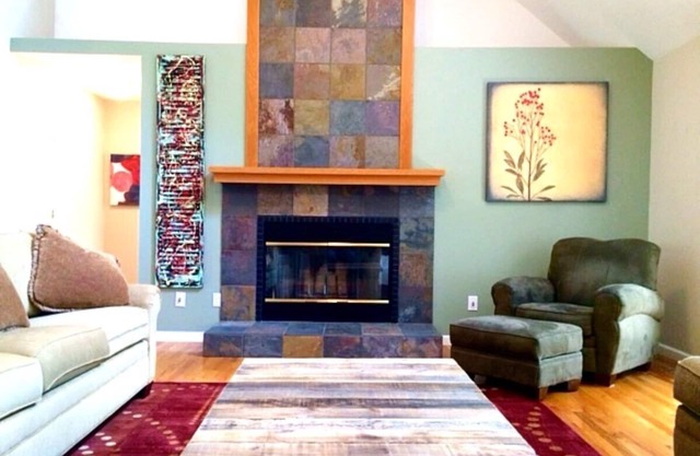 Huge Lodge, 1.5 Mi to town, Mtn Views, pets OK. Hot tub!