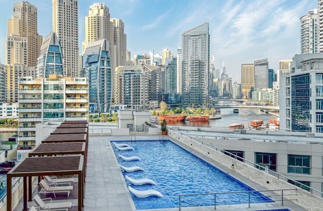 Huge Penthouse in Marina w Pool Table & Air Hockey