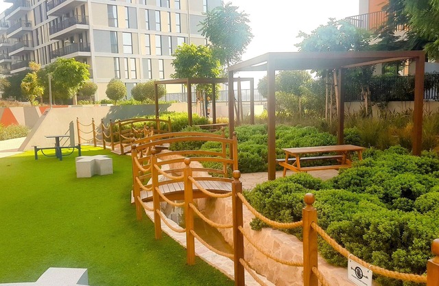 Huge Pool at Luxurious Community & Resort Amenities