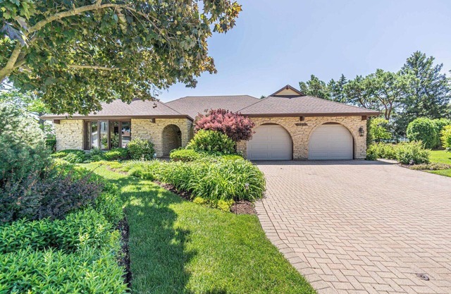 Huge Schaumburg 5 br/3.5ba w/bonus rooms/office