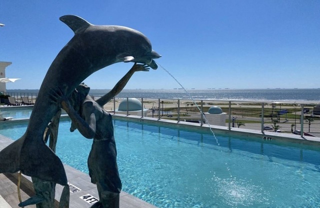 HUGE WRAPAROUND BALCONY! EMERALD #701 LUXURY 3BDRM/2.5B CONDO! POOL&HOT TUB