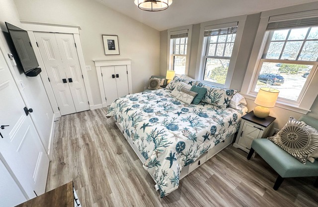 Hull Nantasket Beach Area Beautifully Staged brand new 1 bedroom 2 baths laundry