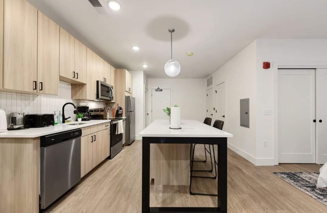 HULU+GYM+PARKING Near UPMC|Universities|Shopping