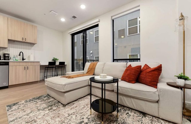 HULU+PARKING+GYM Near Universities|UPMC|Shopping