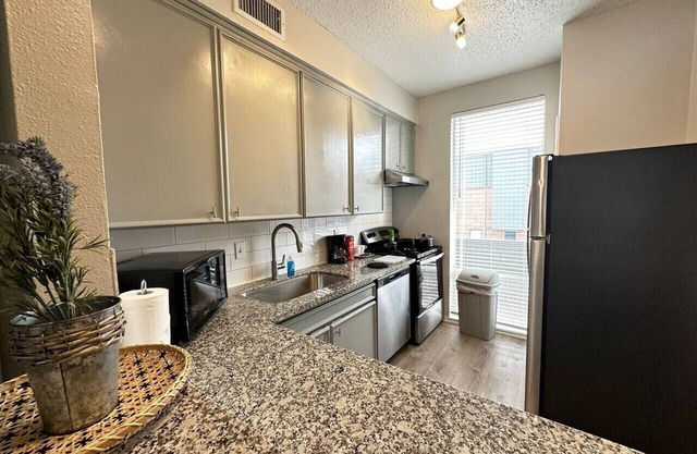 Humble Houston Getaway w/ Prime Bay Area Location