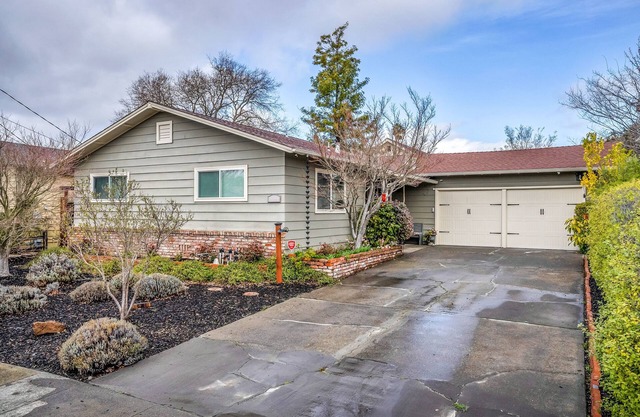 Hummingbird Haven *30+ Day Rental*