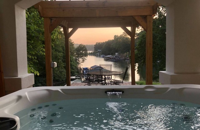 Hummingbird Home by AvantStay | Hot tub + Sauna