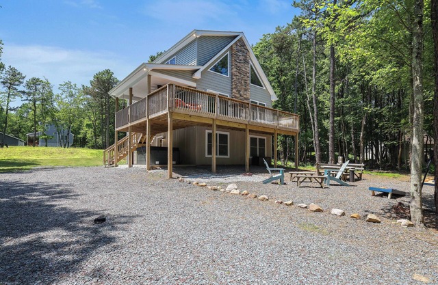 Hunt Hideaway, 4bd 3ba sleeps 12, hot tub, 85” TV, arcades!