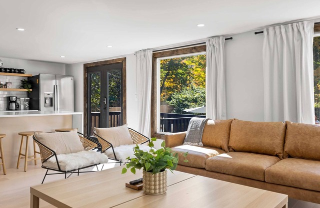 Hunter Bungalow - Luxury Cabin, Kid-Friendly