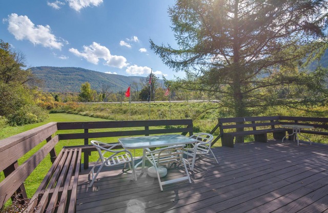 Hunter Hideaway w/Yard & Deck: 3 Mi to Ski Slopes