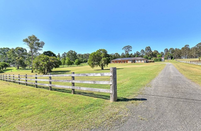Hunter Valley Family Oasis - 5 bedroom House with Pool