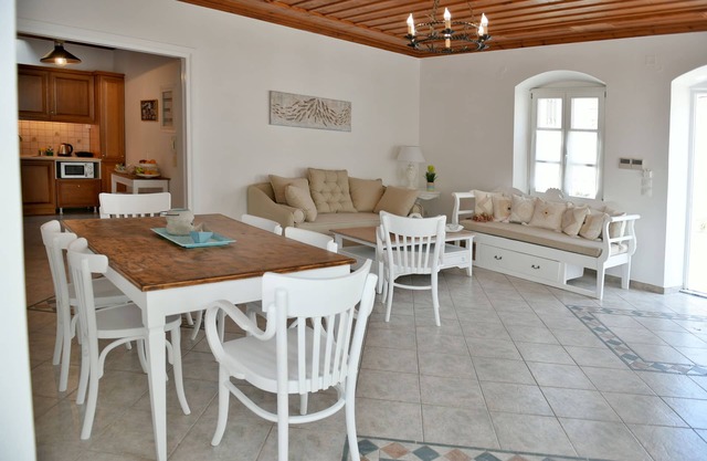 Hydra's Pearl *Brand new* at the heart of Hydra