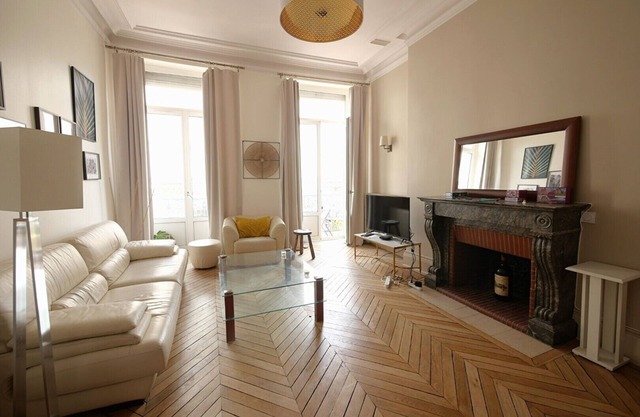 Hyper Centre, Grand Appartement Haussmannien 5 Chambres