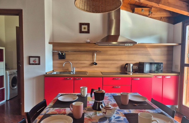 I Lecci - Two Bedroom Apartment, Sleeps 4