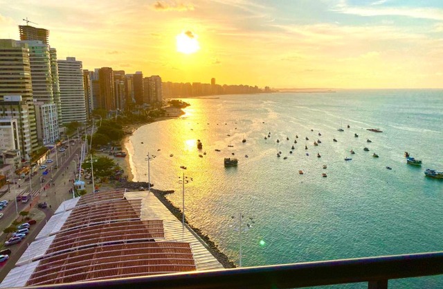 Iate Plaza by Diego Flats