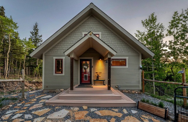 Idaho Springs Dream Cabin – Cozy Seclusion with Gorgeous Mountain Backdrop