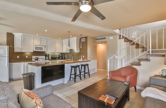 Ideal Condo by El Paseo | Pool & Tennis Access | Modern Amenities & Proximity to Shopping