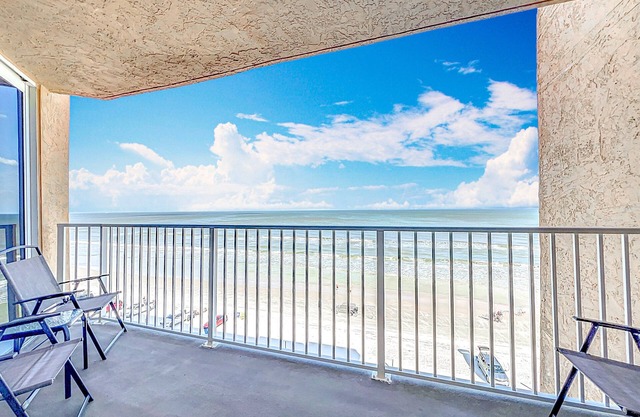 Ideal Family Friendly Beach Vacay. Beachfront & Steps to Flagler Ave