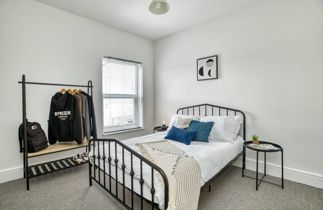 Ideal For Contractors, Spacious House | Free Wi-Fi