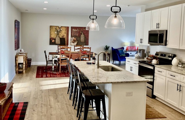 Ideal Forest VA location near Liberty University. Comfy, safe and modern.
