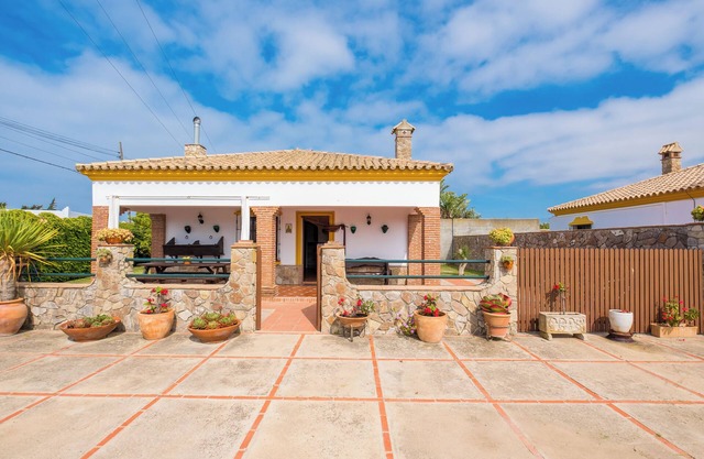 Ideal Holiday Home "Casa Limonero" Near the Beach with Shared Pool