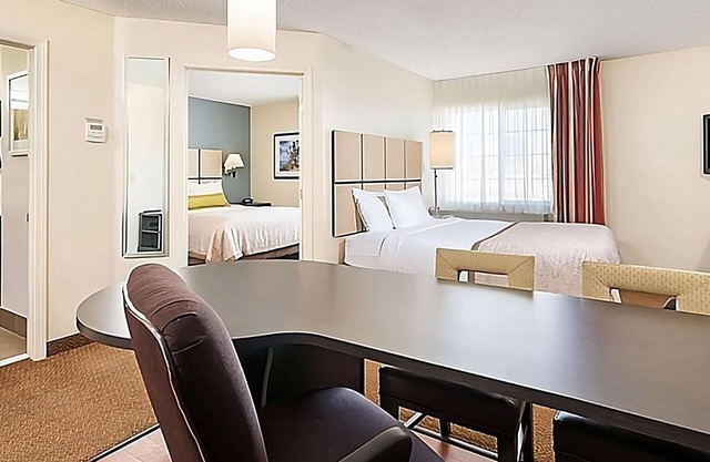 Ideal Mix of Comfort and Value! Pets are Welcome! Full Kitchens, Self -Parking
