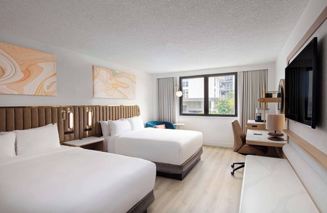 Ideal Mix of Comfort and Value! Free Airport Shuttle, Pet-friendly Stay!