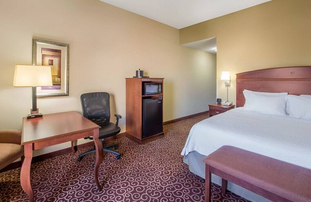 Ideal Room for a Romantic Getaway! Free Breakfast