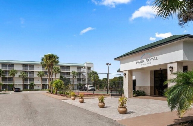 Ideal Room with 2 DBL Beds Near Local Attractions & Restaurants