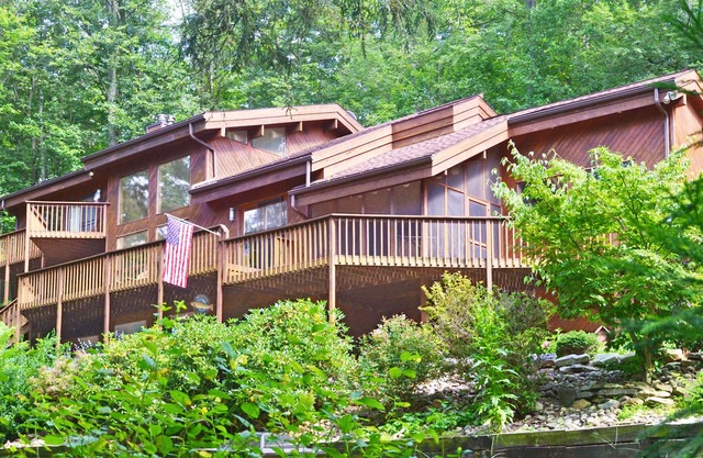 Ideal setting along the banks of Big Fishing Creek. Close to PSU and Bucknell.