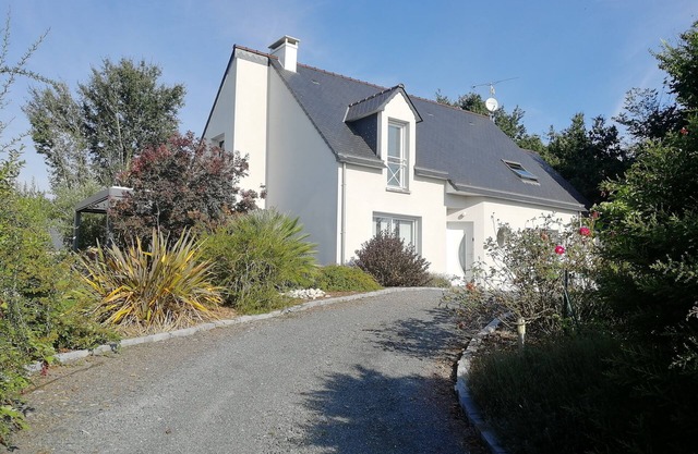Ideally located between Mont St Michel and the landing beaches