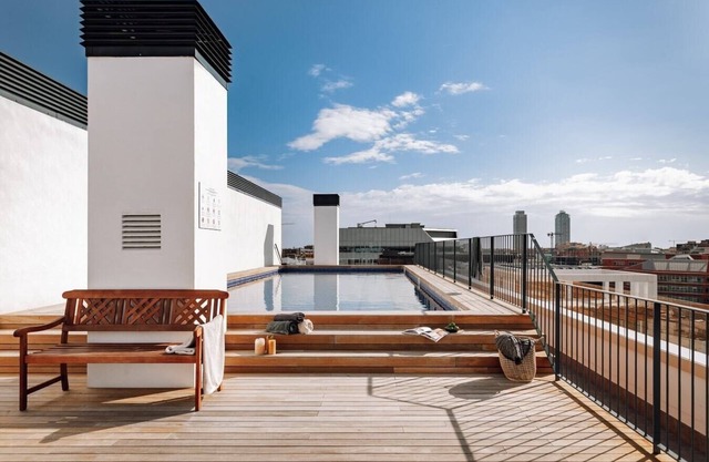 Idir - 2 bedrooms, a pool and terrace in Poblenou