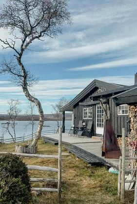 Idyllic Cabin By The Water In Hessdalen