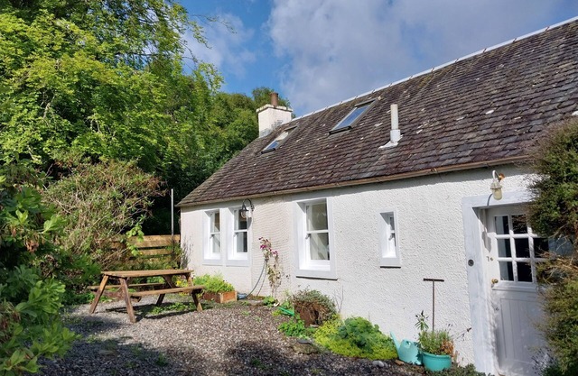 Idyllic cottage in peaceful rural location! Perfect for hikers and cyclists!