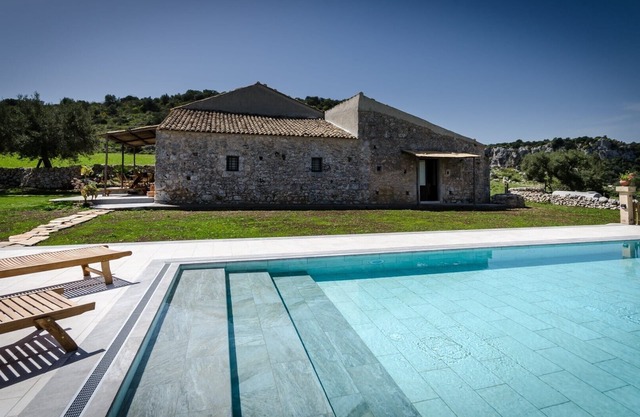 Idyllic country house, panoramic pool with sea views, quiet, WiFi, heating, 7 people