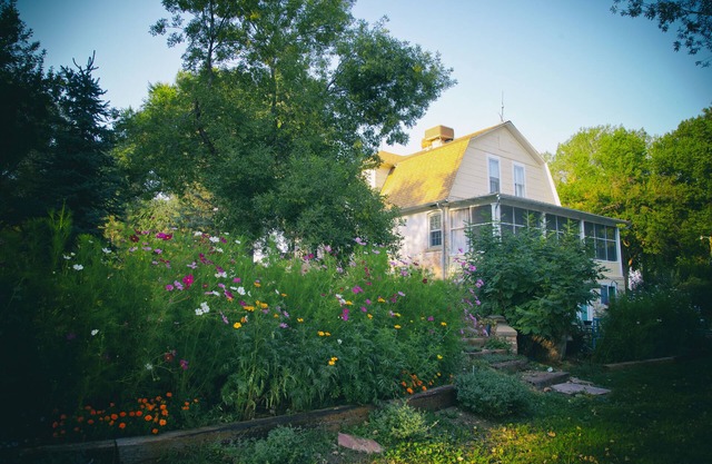 Idyllic, Fully Restored 1890's Farmhouse: max occupancy 6