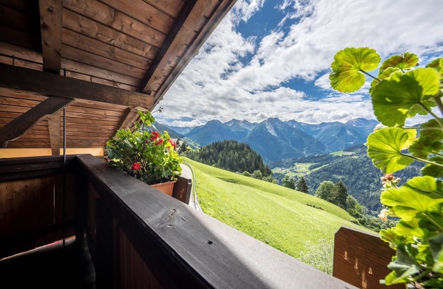 Idyllic Holiday Apartment Wasserfall Jogglanderhof with Balcony