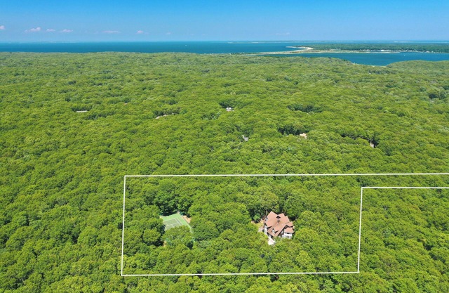 Idyllic Summer Retreat in East Hampton