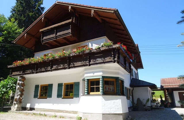 Idyllic villa in the forest, cozy apartment with balcony, near Füssen