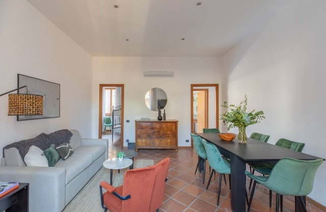 iFlat | Pantheon's shiny apartment