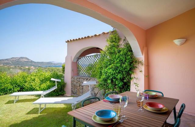 Il Poggio 8 - flat with shared pool and garden