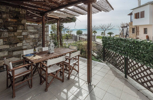 ILOI’s Villa in peaceful Village w. Private Beach