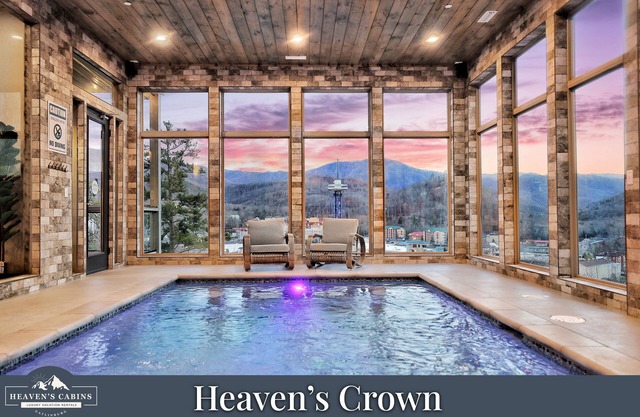 IMACULATE 7500 sqft Modern Downtown Cabin! 9 Master Suites! Indoor Pool! VIEWS