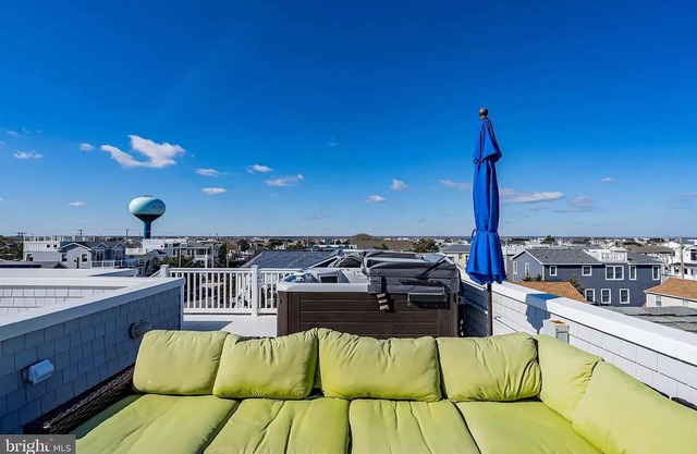 Immaculate 4-bedroom Beach House with Spectacular Ocean Views - Surf City