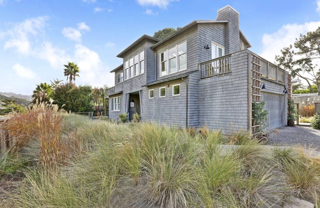 Immaculate Beach House with Great Views Of Mt Tam