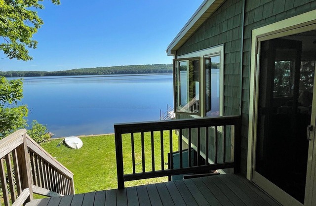 Immaculate Cottage On Beautiful Panther Pond