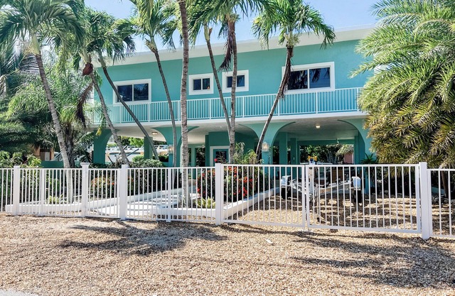 Immaculate, Fully Renovated, Waterfront, Florida Keys Home - Beach Vibes!