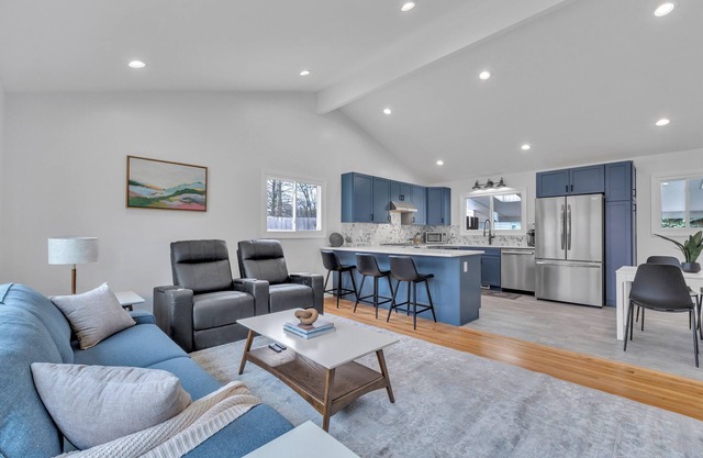 Impeccably Designed Ann Arbor Home, 3 Bed 2 Bath, Quiet area, Close to Downtown