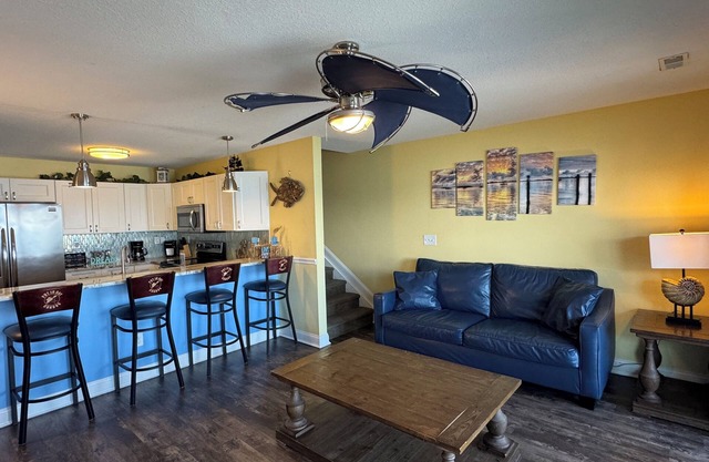 Impressive 3 BR Condo Located Directly on Lake Erie with Pool - 10 ppl - C209